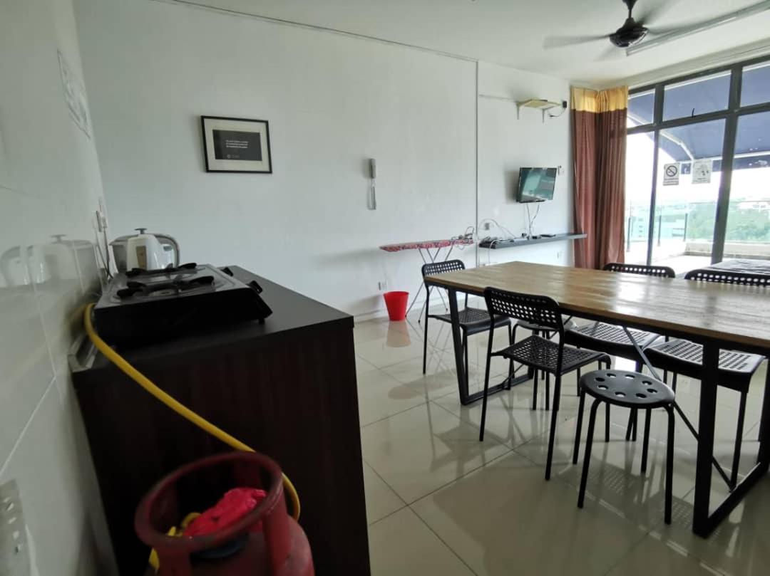 Vista Alam Serviced Apartment Near Idcc Sacc Pkns Uitm Msu Avisena Shah Alam Buitenkant foto