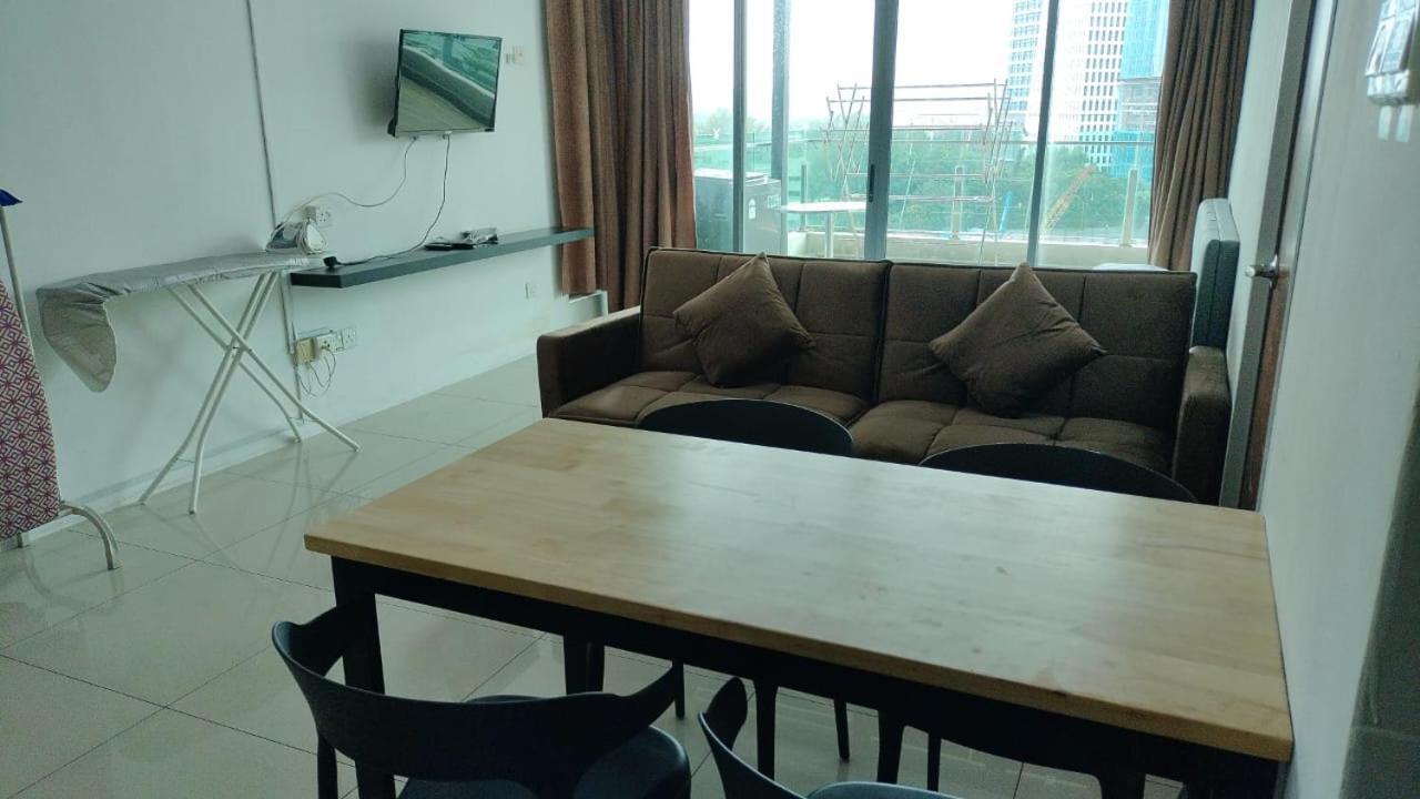 Vista Alam Serviced Apartment Near Idcc Sacc Pkns Uitm Msu Avisena Shah Alam Buitenkant foto